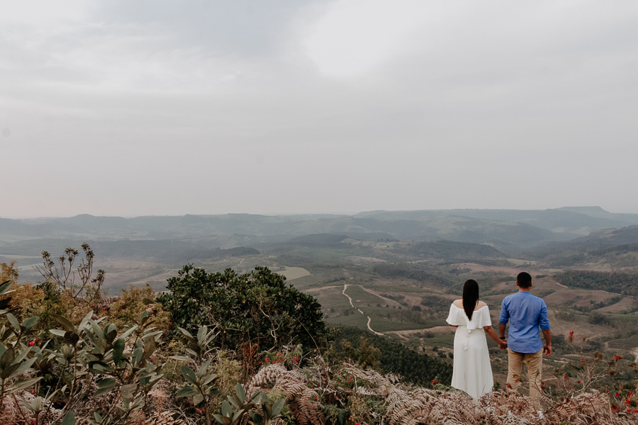 ENSAIO PRE WEDDING REALIZADO NO MORRO DA PEDRA BRANCA EM ORTIGUEIRA PARANA E FOTOGRAFADO POR LUCAS DREHER