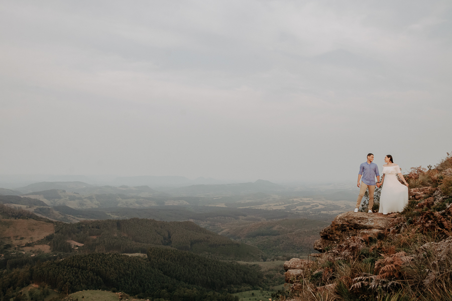 ENSAIO PRE WEDDING REALIZADO NO MORRO DA PEDRA BRANCA EM ORTIGUEIRA PARANA E FOTOGRAFADO POR LUCAS DREHER
