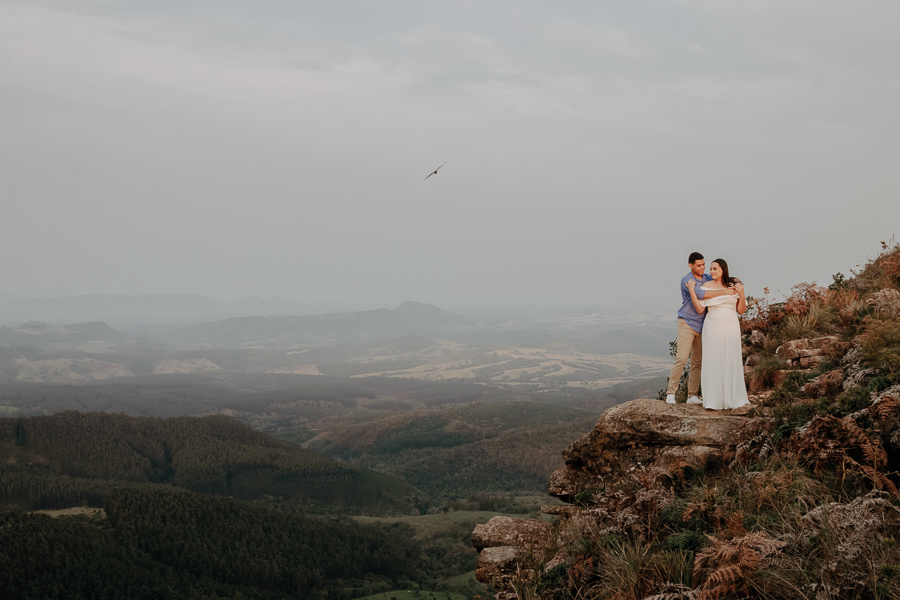 ENSAIO PRE WEDDING REALIZADO NO MORRO DA PEDRA BRANCA EM ORTIGUEIRA PARANA E FOTOGRAFADO POR LUCAS DREHER