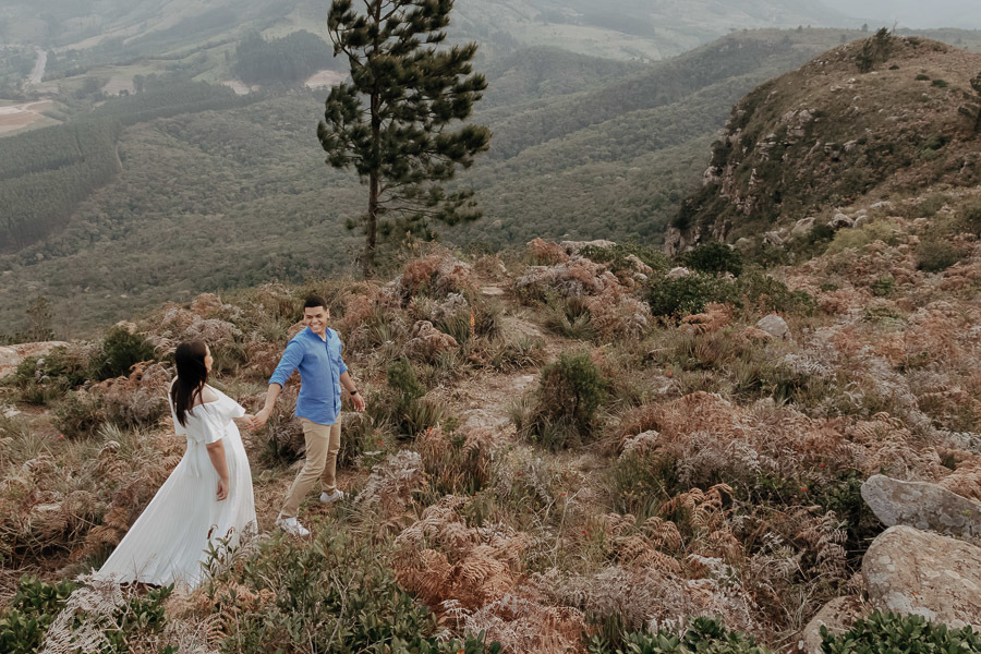 ENSAIO PRE WEDDING REALIZADO NO MORRO DA PEDRA BRANCA EM ORTIGUEIRA PARANA E FOTOGRAFADO POR LUCAS DREHER