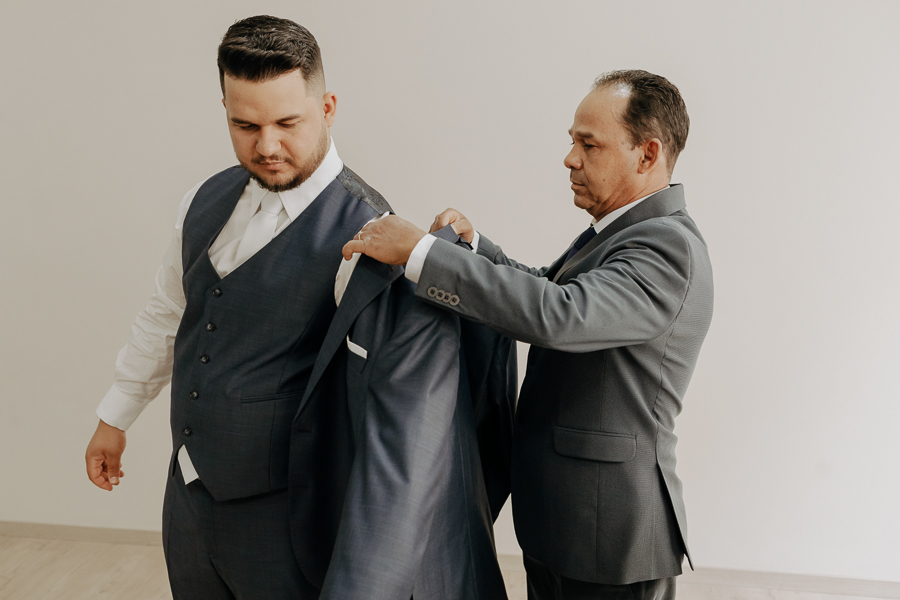 PREPARACAO DO NOIVO REALIZADO NA BARBEARIA EAR BARBER EM MARINGA PARANA E FOTOGRAFADO POR LUCAS DREHER