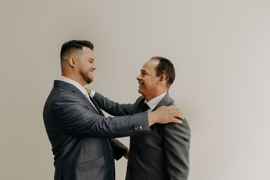 PREPARACAO DO NOIVO REALIZADO NA BARBEARIA EAR BARBER EM MARINGA PARANA E FOTOGRAFADO POR LUCAS DREHER