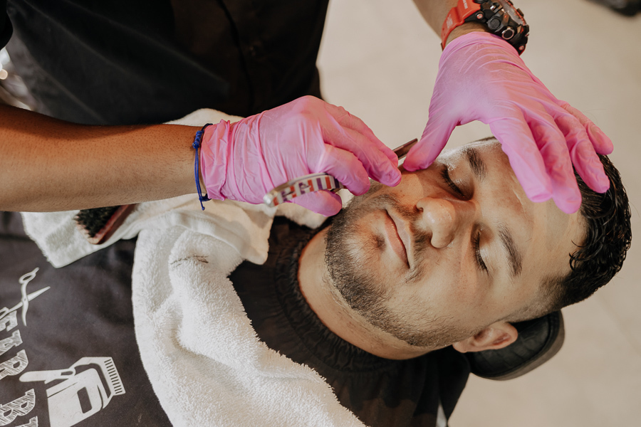 PREPARACAO DO NOIVO REALIZADO NA BARBEARIA EAR BARBER EM MARINGA PARANA E FOTOGRAFADO POR LUCAS DREHER