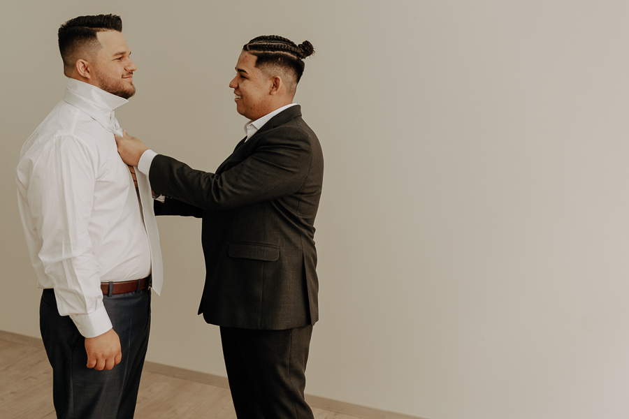 PREPARACAO DO NOIVO REALIZADO NA BARBEARIA EAR BARBER EM MARINGA PARANA E FOTOGRAFADO POR LUCAS DREHER