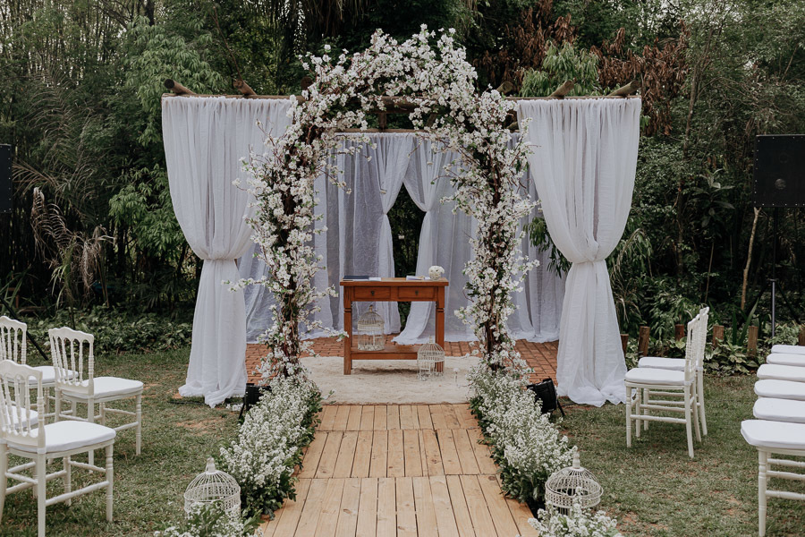 DECORACAO DE CASAMENTO AO AR LIVRE REALIZADO POR MARINGA DECORACOES NO RECANTO PARAISO EM MARINGA NO PARANA