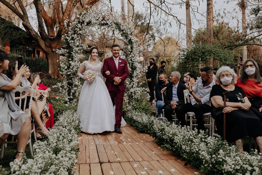 CERIMONIA DE CASAMENTO DURANTE O DIA REALIZADO NO RECANTO PARAISO EM MARINGA NO PARANA E FOTOGRAFADO POR LUCAS DREHER E ALINE DREHER