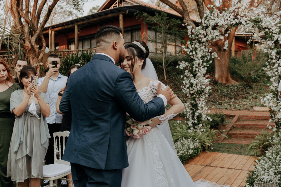 CERIMONIA DE CASAMENTO DURANTE O DIA REALIZADO NO RECANTO PARAISO EM MARINGA NO PARANA E FOTOGRAFADO POR LUCAS DREHER E ALINE DREHER