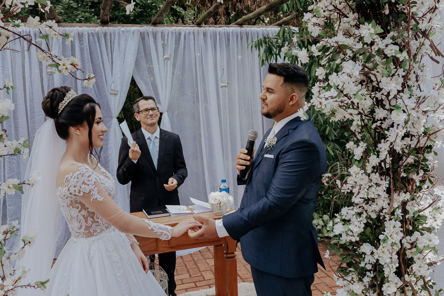 CERIMONIA DE CASAMENTO DURANTE O DIA REALIZADO NO RECANTO PARAISO EM MARINGA NO PARANA E FOTOGRAFADO POR LUCAS DREHER E ALINE DREHER