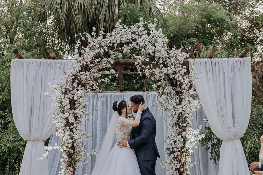 CERIMONIA DE CASAMENTO DURANTE O DIA REALIZADO NO RECANTO PARAISO EM MARINGA NO PARANA E FOTOGRAFADO POR LUCAS DREHER E ALINE DREHER