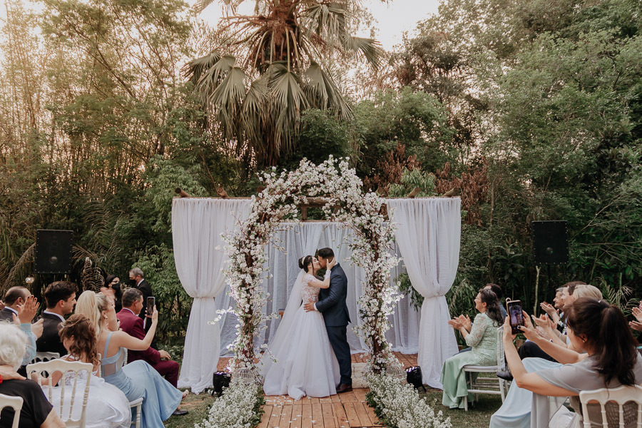 CERIMONIA DE CASAMENTO DURANTE O DIA REALIZADO NO RECANTO PARAISO EM MARINGA NO PARANA E FOTOGRAFADO POR LUCAS DREHER E ALINE DREHER