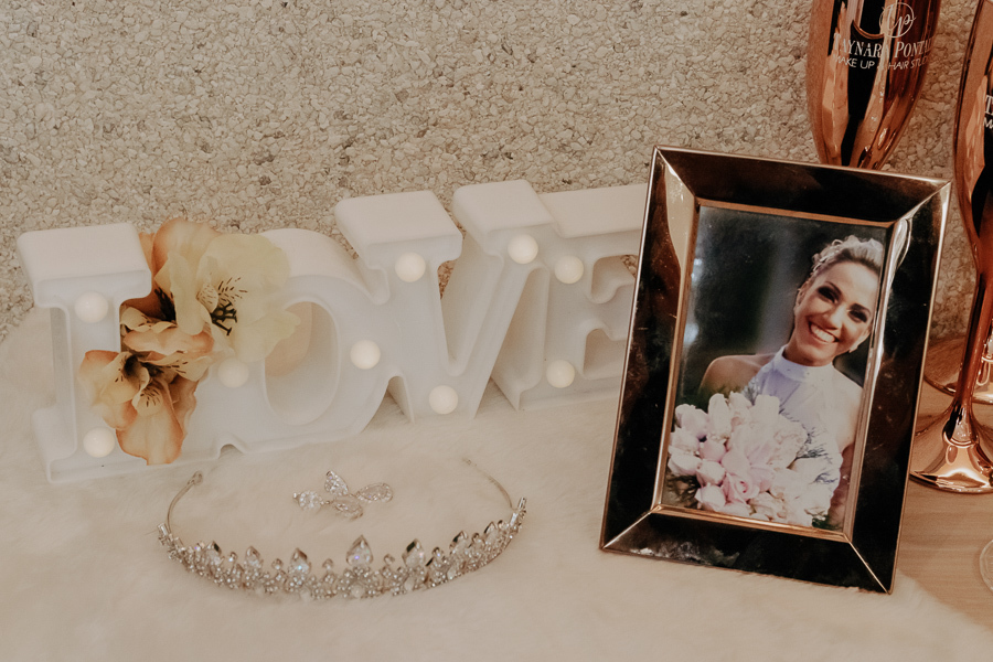 FOTOGRAFIA DO MAKING OF DA NOIVA THAIS REALIZADO NO STUDIO TAYNARA PONTALTI EM MARINGA PARANA E FOTOGRAFADO POR ALINE DREHER 