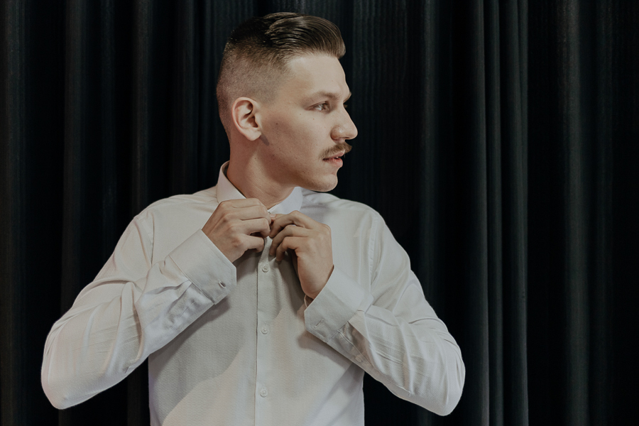 FOTOGRAFIA DO MAKING OF DO NOIVO LUCAS REALIZADO NO MR BROWN BOTIQUE MARINGA PARANA E FOTOGRAFADO POR LUCAS DREHER