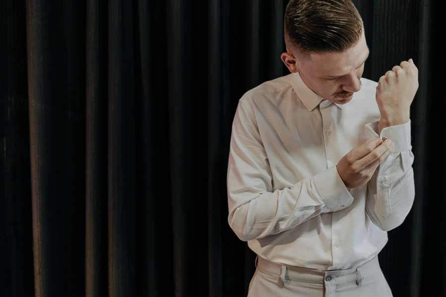 FOTOGRAFIA DO MAKING OF DO NOIVO LUCAS REALIZADO NO MR BROWN BOTIQUE MARINGA PARANA E FOTOGRAFADO POR LUCAS DREHER