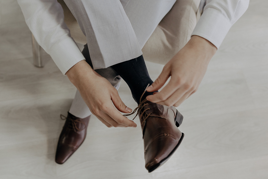 FOTOGRAFIA DO MAKING OF DO NOIVO LUCAS REALIZADO NO MR BROWN BOTIQUE MARINGA PARANA E FOTOGRAFADO POR LUCAS DREHER