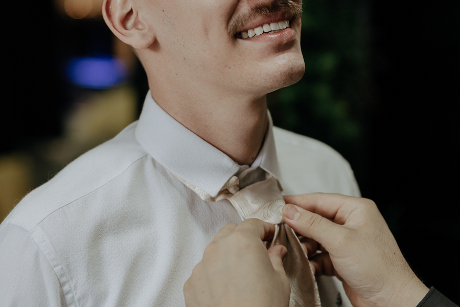 FOTOGRAFIA DO MAKING OF DO NOIVO LUCAS REALIZADO NO MR BROWN BOTIQUE MARINGA PARANA E FOTOGRAFADO POR LUCAS DREHER