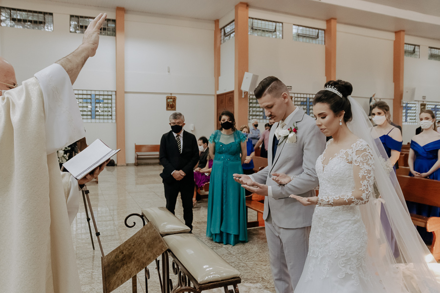 CERIMONIA DE CASAMENTO CATOLICA REALIZADA NA IGREJA SAGRADO CORACAO DE JESUS EM MARINGA PARANA E FOTOGRAFADO POR LUCAS DREHER E ALINE DREHER