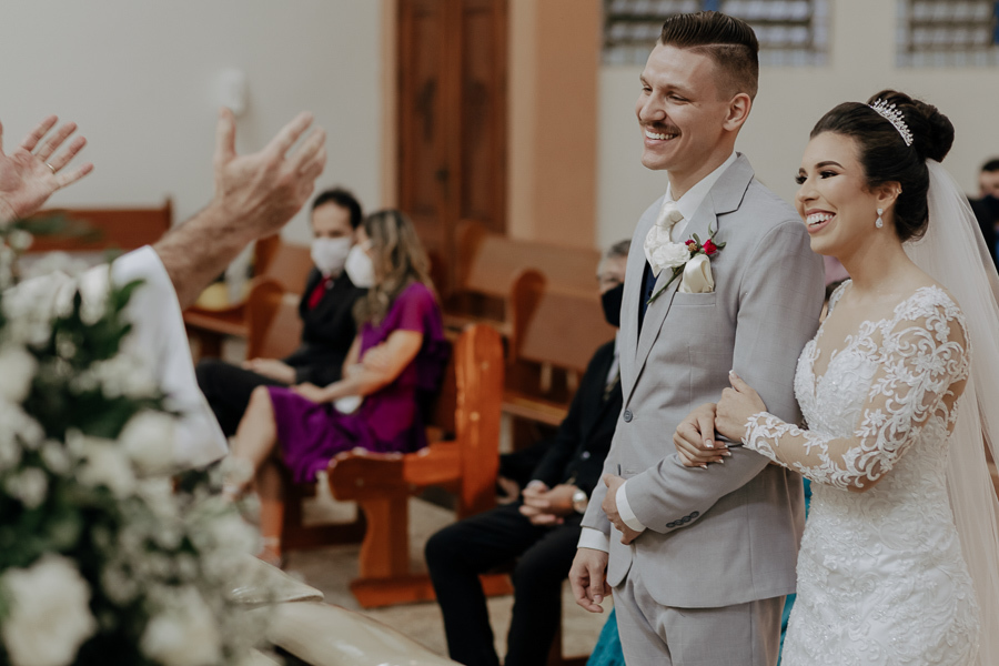 CERIMONIA DE CASAMENTO CATOLICA REALIZADA NA IGREJA SAGRADO CORACAO DE JESUS EM MARINGA PARANA E FOTOGRAFADO POR LUCAS DREHER E ALINE DREHER