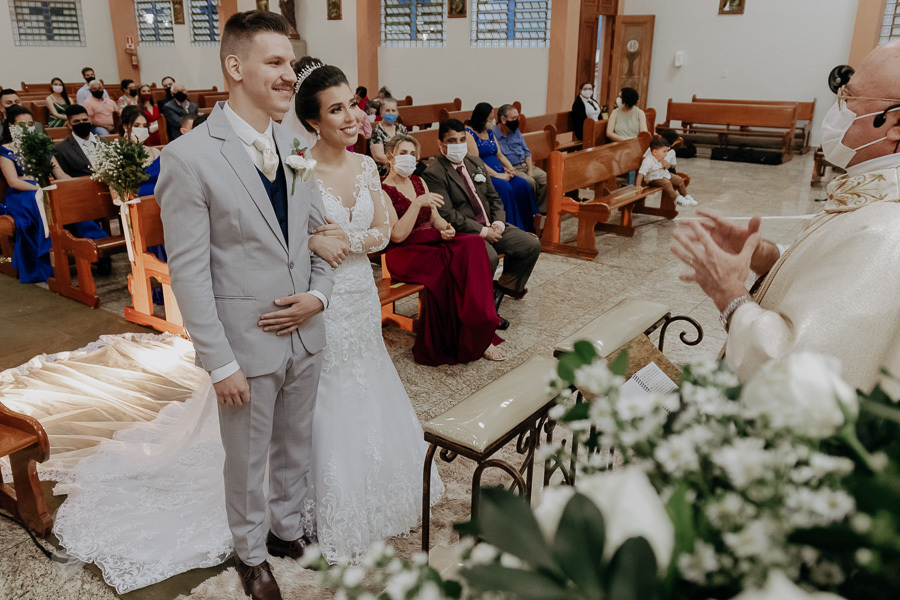 CERIMONIA DE CASAMENTO CATOLICA REALIZADA NA IGREJA SAGRADO CORACAO DE JESUS EM MARINGA PARANA E FOTOGRAFADO POR LUCAS DREHER E ALINE DREHER