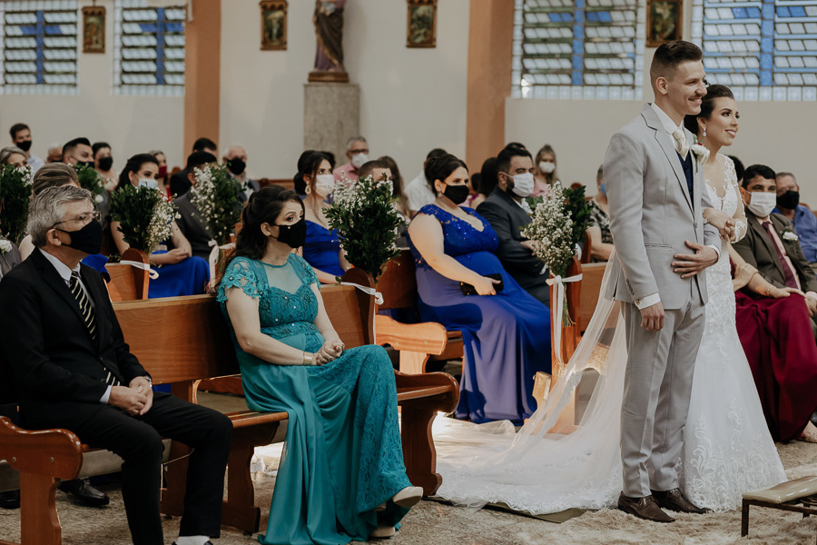 CERIMONIA DE CASAMENTO CATOLICA REALIZADA NA IGREJA SAGRADO CORACAO DE JESUS EM MARINGA PARANA E FOTOGRAFADO POR LUCAS DREHER E ALINE DREHER