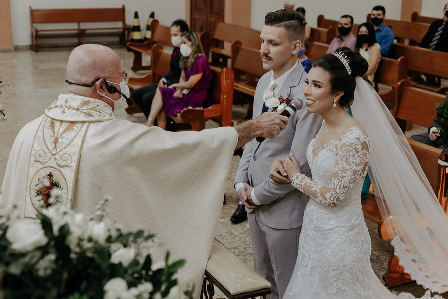 CERIMONIA DE CASAMENTO CATOLICA REALIZADA NA IGREJA SAGRADO CORACAO DE JESUS EM MARINGA PARANA E FOTOGRAFADO POR LUCAS DREHER E ALINE DREHER