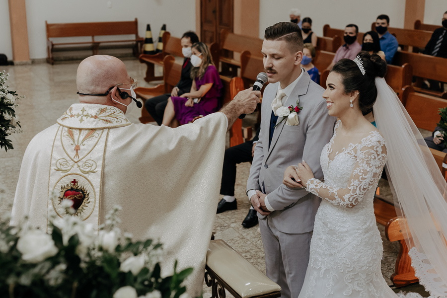 CERIMONIA DE CASAMENTO CATOLICA REALIZADA NA IGREJA SAGRADO CORACAO DE JESUS EM MARINGA PARANA E FOTOGRAFADO POR LUCAS DREHER E ALINE DREHER