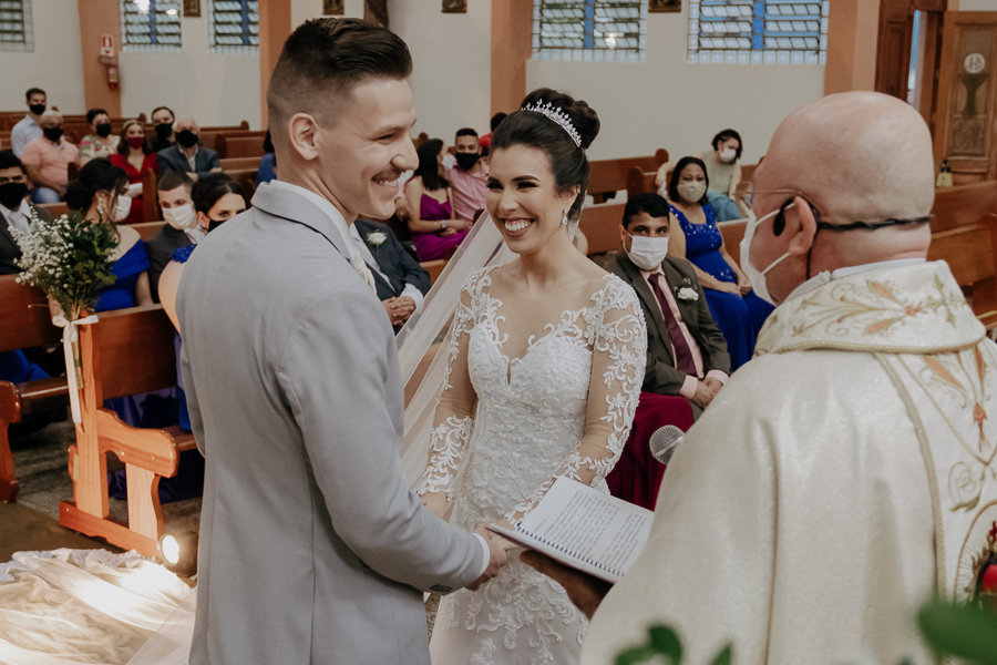 CERIMONIA DE CASAMENTO CATOLICA REALIZADA NA IGREJA SAGRADO CORACAO DE JESUS EM MARINGA PARANA E FOTOGRAFADO POR LUCAS DREHER E ALINE DREHER