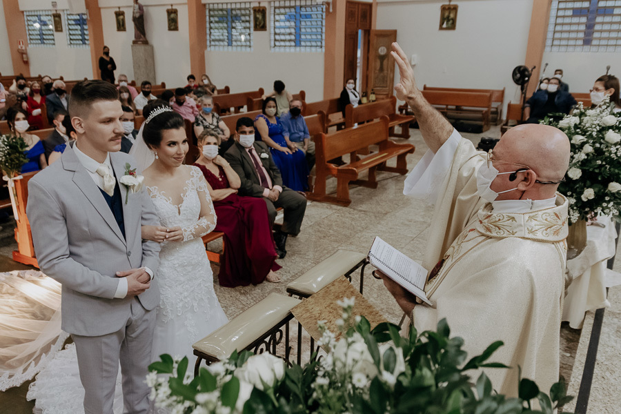 CERIMONIA DE CASAMENTO CATOLICA REALIZADA NA IGREJA SAGRADO CORACAO DE JESUS EM MARINGA PARANA E FOTOGRAFADO POR LUCAS DREHER E ALINE DREHER