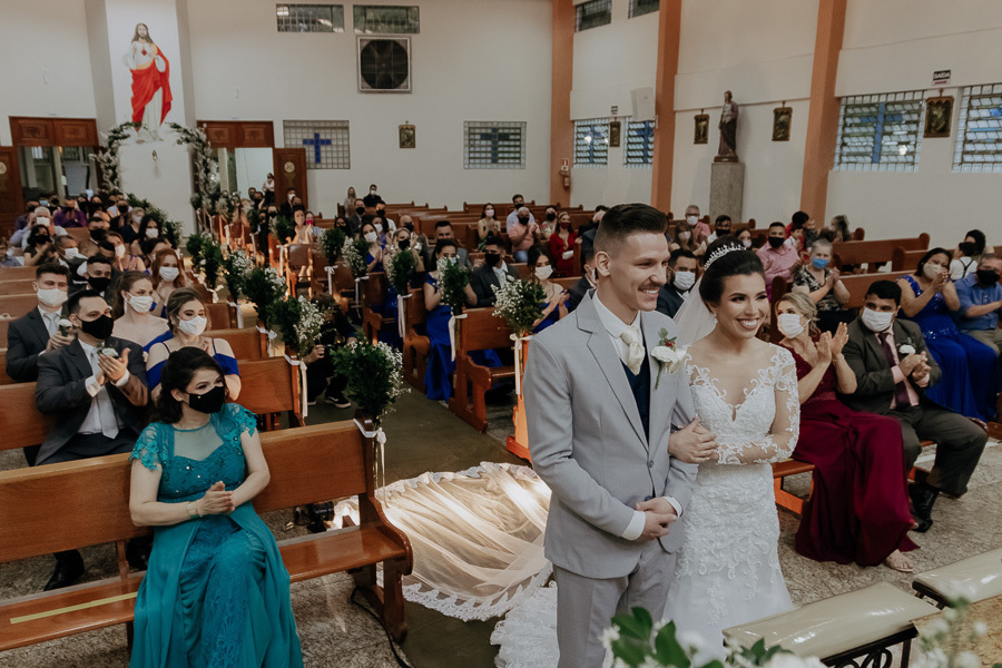 CERIMONIA DE CASAMENTO CATOLICA REALIZADA NA IGREJA SAGRADO CORACAO DE JESUS EM MARINGA PARANA E FOTOGRAFADO POR LUCAS DREHER E ALINE DREHER