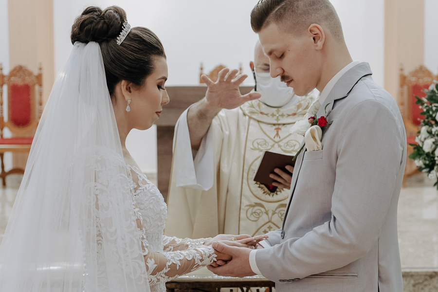 CERIMONIA DE CASAMENTO CATOLICA REALIZADA NA IGREJA SAGRADO CORACAO DE JESUS EM MARINGA PARANA E FOTOGRAFADO POR LUCAS DREHER E ALINE DREHER