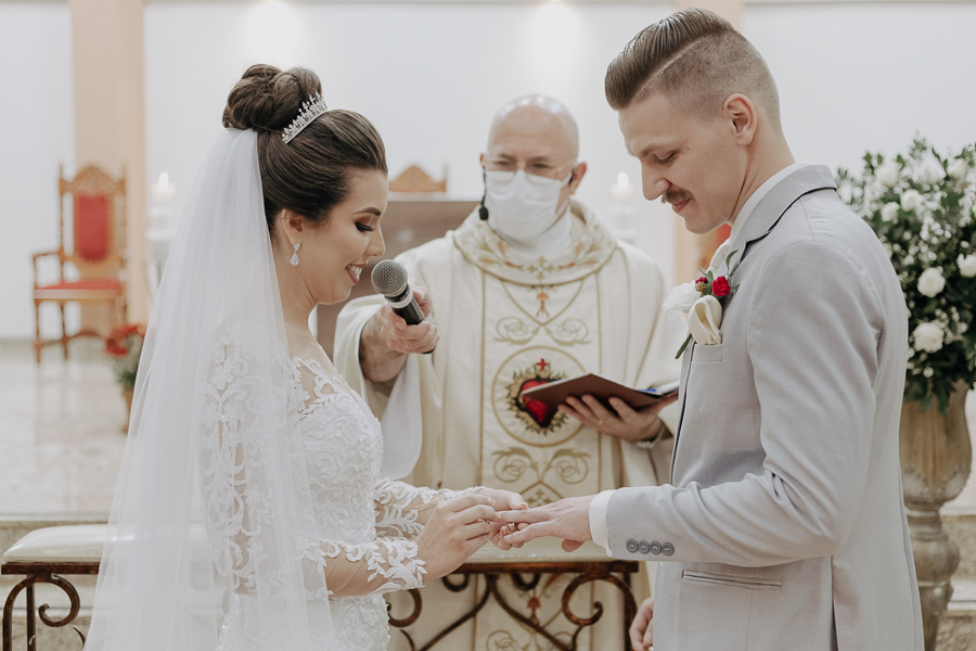 CERIMONIA DE CASAMENTO CATOLICA REALIZADA NA IGREJA SAGRADO CORACAO DE JESUS EM MARINGA PARANA E FOTOGRAFADO POR LUCAS DREHER E ALINE DREHER