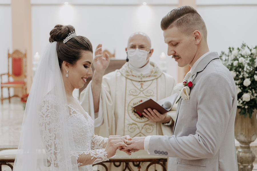 CERIMONIA DE CASAMENTO CATOLICA REALIZADA NA IGREJA SAGRADO CORACAO DE JESUS EM MARINGA PARANA E FOTOGRAFADO POR LUCAS DREHER E ALINE DREHER