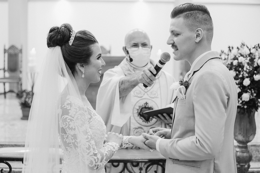 CERIMONIA DE CASAMENTO CATOLICA REALIZADA NA IGREJA SAGRADO CORACAO DE JESUS EM MARINGA PARANA E FOTOGRAFADO POR LUCAS DREHER E ALINE DREHER