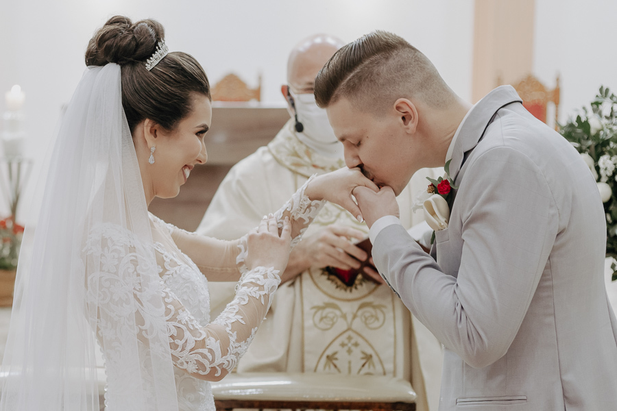 CERIMONIA DE CASAMENTO CATOLICA REALIZADA NA IGREJA SAGRADO CORACAO DE JESUS EM MARINGA PARANA E FOTOGRAFADO POR LUCAS DREHER E ALINE DREHER