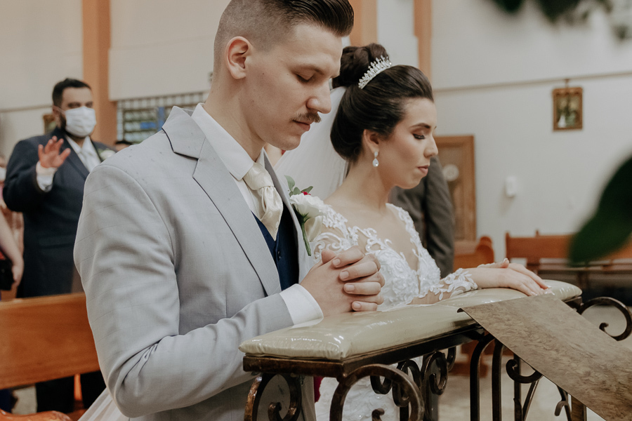 CERIMONIA DE CASAMENTO CATOLICA REALIZADA NA IGREJA SAGRADO CORACAO DE JESUS EM MARINGA PARANA E FOTOGRAFADO POR LUCAS DREHER E ALINE DREHER