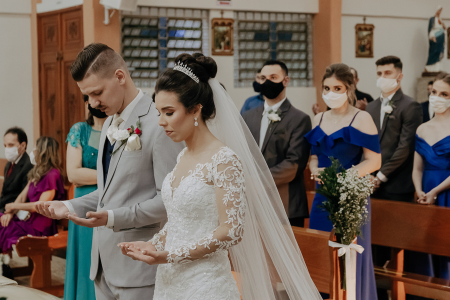 CERIMONIA DE CASAMENTO CATOLICA REALIZADA NA IGREJA SAGRADO CORACAO DE JESUS EM MARINGA PARANA E FOTOGRAFADO POR LUCAS DREHER E ALINE DREHER