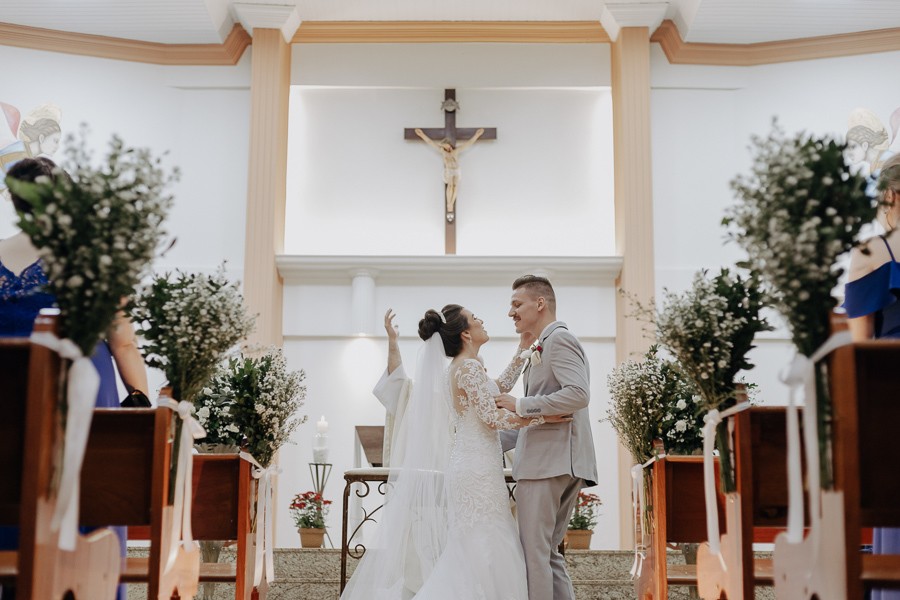 CERIMONIA DE CASAMENTO CATOLICA REALIZADA NA IGREJA SAGRADO CORACAO DE JESUS EM MARINGA PARANA E FOTOGRAFADO POR LUCAS DREHER E ALINE DREHER