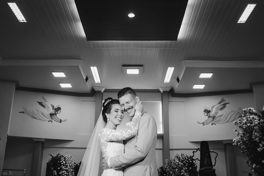 CERIMONIA DE CASAMENTO CATOLICA REALIZADA NA IGREJA SAGRADO CORACAO DE JESUS EM MARINGA PARANA E FOTOGRAFADO POR LUCAS DREHER E ALINE DREHER