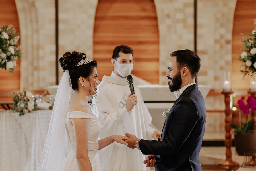 CERIMÔNIA DE CASAMENTO NA IGREJA CATÓLICA PARÓQUIA SAO MIGUEL EM MARINGA NO PARANA E FOTOGRAFADO POR LUCAS DREHER