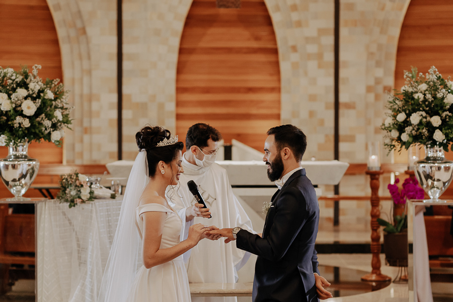 CERIMÔNIA DE CASAMENTO NA IGREJA CATÓLICA PARÓQUIA SAO MIGUEL EM MARINGA NO PARANA E FOTOGRAFADO POR LUCAS DREHER