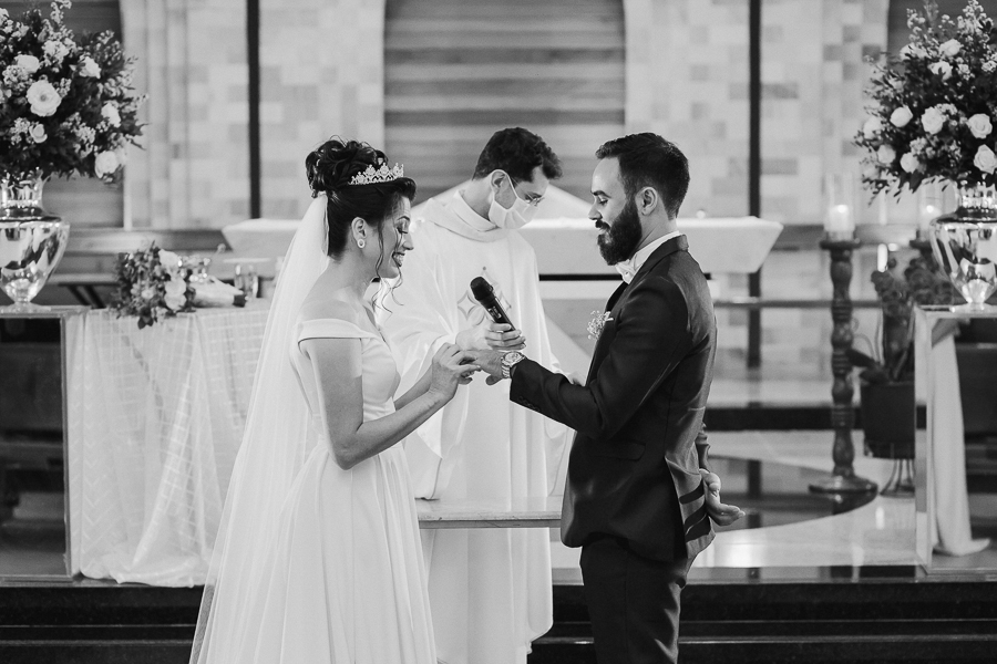 CERIMÔNIA DE CASAMENTO NA IGREJA CATÓLICA PARÓQUIA SAO MIGUEL EM MARINGA NO PARANA E FOTOGRAFADO POR LUCAS DREHER