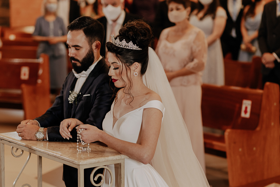 CERIMÔNIA DE CASAMENTO NA IGREJA CATÓLICA PARÓQUIA SAO MIGUEL EM MARINGA NO PARANA E FOTOGRAFADO POR LUCAS DREHER