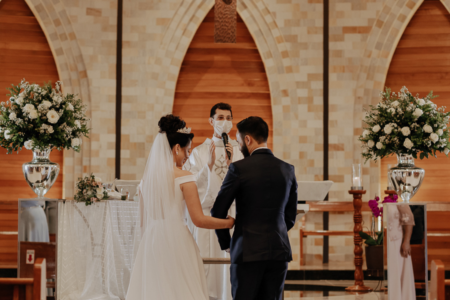 CERIMÔNIA DE CASAMENTO NA IGREJA CATÓLICA PARÓQUIA SAO MIGUEL EM MARINGA NO PARANA E FOTOGRAFADO POR LUCAS DREHER