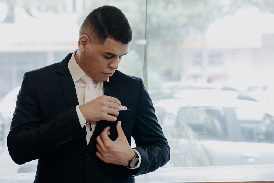 MAKING OF DO NOIVO REALIZADO NA BLUES BARBEARIA EM MARINGA NO PARANA E FOTOGRAFADO POR LUCAS DREHER