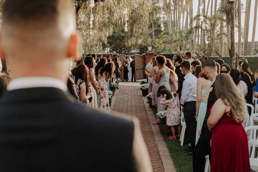 CERIMONIA DE CASAMENTO AO AR LIVRE COM LINDO POR DO SOL REALIZADO NO CAPIM LIMAO EM MARINGA NO PARANA 