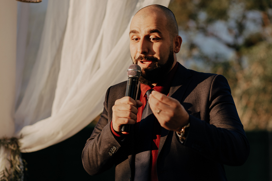 CERIMONIA DE CASAMENTO AO AR LIVRE COM LINDO POR DO SOL REALIZADO NO CAPIM LIMAO EM MARINGA NO PARANA 