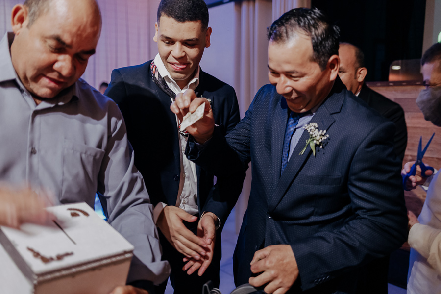 RECEPCAO DE CASAMENTO REALIZADO NO CAPIM LIMAO EM MARINGA NO PARANA 