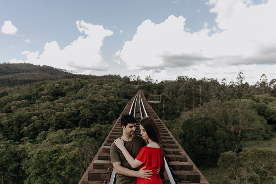 ENSAIO PRE CASAMENTO REALIZADO NA LINHA DO TREM DE ORTIGUEIRA NO PARANA E FOTOGRAFADO POR LUCAS DREHER E ALINE DREHER 