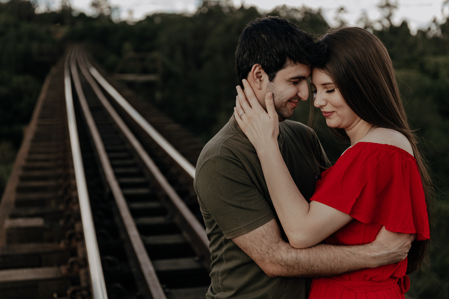 ENSAIO PRE CASAMENTO REALIZADO NA LINHA DO TREM DE ORTIGUEIRA NO PARANA E FOTOGRAFADO POR LUCAS DREHER E ALINE DREHER 