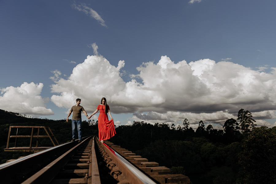 ENSAIO PRE CASAMENTO REALIZADO NA LINHA DO TREM DE ORTIGUEIRA NO PARANA E FOTOGRAFADO POR LUCAS DREHER E ALINE DREHER 