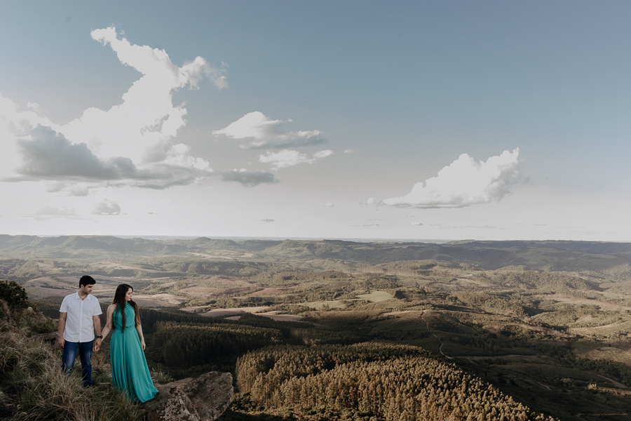ENSAIO PRE CASAMENTO REALIZADO NO MORRO DA PEDRA BRANCA EM MAUA DA SERRA NO PARANA E FOTOGRAFADO POR LUCAS DREHER E ALINE DREHER 